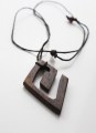 Ketting met houten hanger 6